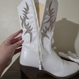 White Western-Style Women's Boots